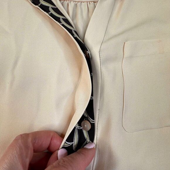 Diane Von Furstenberg Silk Roll Tab Sleeve Blouse Womens 2 - Picture 9 of 12